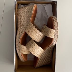 Andre Assous Nolita Raffia Wedges